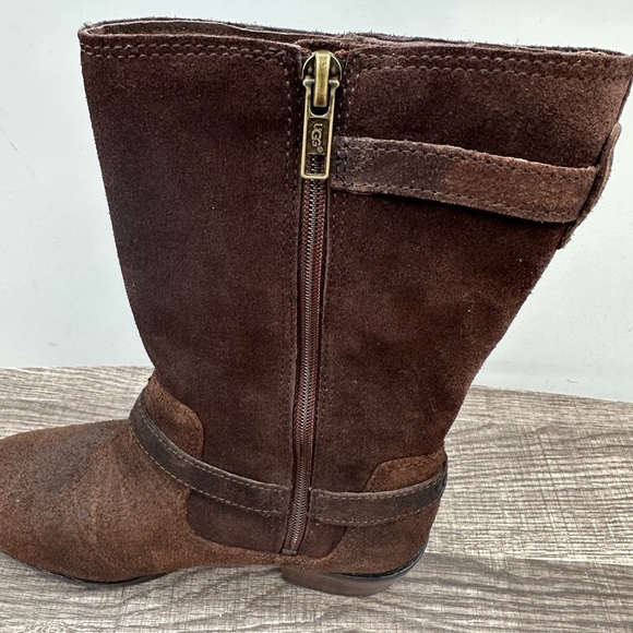 UGG girls brown leather Sherpa lining gorpcore warm boot. Girl 2 - Picture 5 of 13